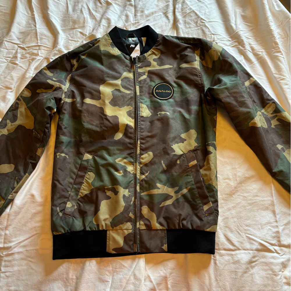 Men’s lightweight jacket in size small.